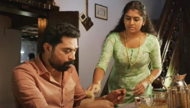 താങ്ക്സ് സയൻസ് എന്നെഴുതി കൊണ്ടാണ് ഈ സിനിമ തുടങ്ങുന്നത്; സയൻസിന് ആരുടേയും നന്ദിയൊന്നും ആവശ്യമില്ല; എന്നാൽ, താങ്ക്സ് ഗോഡ് എന്ന് എഴുതി തുടങ്ങുന്ന സിനിമകൾ ഉള്ളിടത്തോളം ഇതൊരു പ്രതിരോധമായി തുടരും! സി എസ് സൂരജ് എഴുതുന്നു