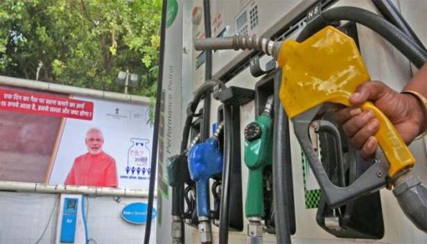 ഒരാഴ്ച്ചക്കിടെ ഇന്ധന വില വർധിച്ചത് നാലാം തവണ; ഇന്ത്യയിൽ ഇന്ധനവില സർവകാല റെക്കോഡിലേക്ക്
