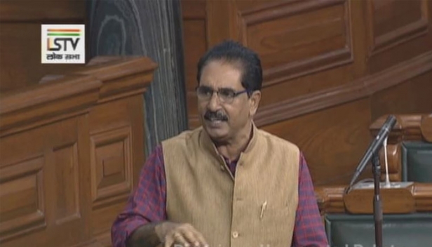 'കേരളത്തിൽ പാർട്ടി നേതാക്കളുടെ ബന്ധുക്കൾക്ക് നിയമവിരുദ്ധമായി നിയമനം നൽകുന്നു'; 'യോഗ്യരായ ഉദ്യോഗാർത്ഥികളെ നോക്കുകുത്തിയാക്കി പിൻവാതിൽ നിയമനം'; 'കാലങ്ങളായി റാങ്ക് ലിസ്റ്റിലുള്ളവർ ആത്മഹത്യയുടെ വക്കിൽ'; 'കേന്ദ്രം ഇടപെടണം'; നിയമനിർമ്മാണം അനിവാര്യമെന്നും ലോക്സഭയിൽ എൻ.കെ പ്രേമചന്ദ്രൻ
