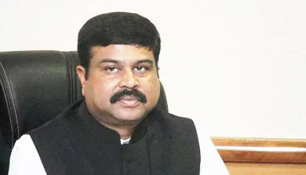 പെട്രോളിയം ഉത്പന്നങ്ങൾ ജിഎസ്ടി പരിധയിൽ ഉൾപ്പെടുത്തൽ; തീരുമാനിക്കേണ്ടത് കൗൺസിൽ; കേന്ദ്രസർക്കാർ നിരന്തരം ആവശ്യപ്പെടുന്നുണ്ടെന്നും കേന്ദ്രമന്ത്രി ധർമേന്ദ്ര പ്രധാൻ