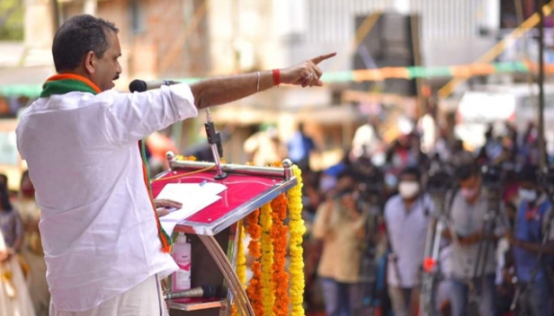 അഴിമതി പിടിക്കുമ്പോൾ പിണറായിക്ക് മറവിരോഗം; കള്ളക്കടത്തുകാർ ഓഫീസിൽ കയറിയിറങ്ങിയതും സ്വപ്ന വന്നതും അദ്ദേഹം മറന്നു; തട്ടിക്കൂട്ട് കമ്പനിക്കാർ അദ്ദേഹത്തെ കണ്ടതും മറന്നു; മറവിരോഗം ബാധിച്ച ഒരാളെ വീണ്ടും മുഖ്യമന്ത്രി ആക്കേണ്ടതുണ്ടോ എന്ന് ജനങ്ങൾ തീരുമാനിക്കുമെന്നും കെ.സുരേന്ദ്രൻ