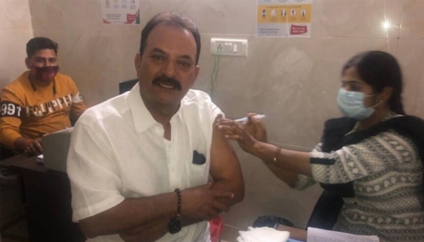 രവി ശാസ്ത്രിക്ക് പിന്നാലെ കോവിഡ് വാക്സിൻ ആദ്യ ഡോസ് സ്വീകരിച്ച് മദൻ ലാൽ; വാക്സിൻ സ്വീകരിച്ചതിൽ അഭിമാനിക്കുന്നുവെന്ന് മുൻ ഇന്ത്യൻ താരം