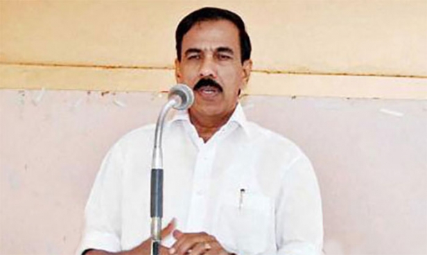 തൃത്താലയിൽ ഇടഞ്ഞ സി വി ബാലചന്ദ്രനെയും മെരുക്കി കെ സുധാകരൻ; കലാപക്കൊടി താഴ്ത്തിയത് കെപിസിസി ജനറൽ സെക്രട്ടറിയാക്കാമെന്ന് സുധാകരന്റെ ഉറപ്പിൽ