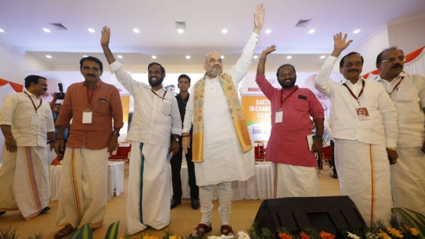 ക്രമസമാധാന പ്രശ്നങ്ങളുണ്ടാകാതിരിക്കാൻ പ്രത്യേക ജാഗ്രത; തീവ്ര മത സംഘടനകളുടെ നീക്കങ്ങളും നിരീക്ഷണ വിധേയം. അമിത് ഷായുടെ റാലിക്ക് കേരളാ പൊലീസ് ഒരുക്കുന്നത് പഴുതടച്ച സുരക്ഷ