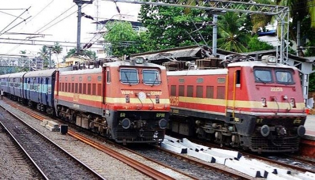 റെയിൽവേ സ്വകാര്യവത്കരിക്കില്ലെന്ന് കേന്ദ്ര റെയിൽവേ മന്ത്രി; സേവനം മെച്ചപ്പെടുത്തുന്നതിന്റെ ഭാഗമായി റെയിൽവേയിൽ സ്വകാര്യ നിക്ഷേപത്തെ സ്വാഗതം ചെയ്യുമെന്നും പീയുഷ് ഗോയൽ