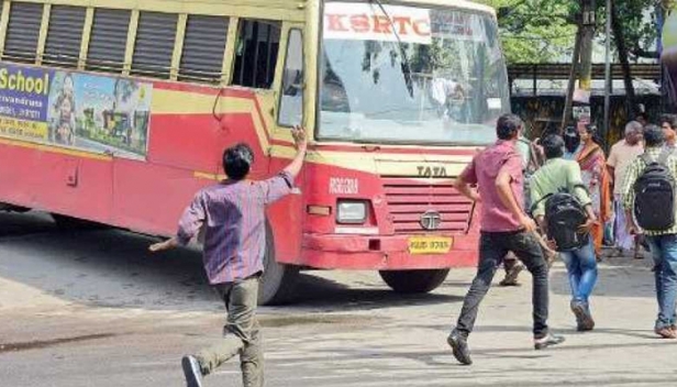 വിദ്യാർത്ഥികൾക്ക് കൺസെഷൻ ഏപ്രിൽ 30 വരെ നീട്ടി കെഎസ്ആർടിസി; തീരുമാനം പൊതുപരീക്ഷകൾ കണക്കിലെടുത്ത്