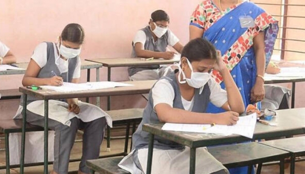 എസ്എസ്എൽസി-പ്ലസ്ടു പരീക്ഷകൾ മാറ്റില്ല; മാനദണ്ഡങ്ങൾ കർശനമായി പാലിച്ച് നടത്തും; സ്കൂൾതല പൊതുപരീക്ഷകൾ മുന്നോട്ട് കൊണ്ടുപോകാനുറച്ച് വിദ്യാഭ്യാസ വകുപ്പ്