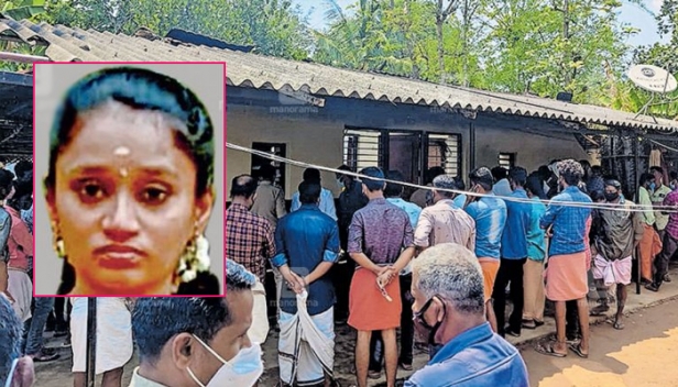 പൊന്നുമകളുടെ കത്തിക്കരിഞ്ഞ മൃതദേഹത്തിന് മുന്നിൽ അലമുറയിട്ട് അമ്മ; ഒപ്പം പിറന്നവളെ അവസാനമായി ഒരിക്കൽ കൂടി കാണാനാവാത്തതിന്റെ സങ്കടത്തിൽ ഇരട്ട സഹോദരി സുധ: സുമയുടെ മരണം കുറ്റിപ്പാടത്തിന്റെ തേങ്ങലായി മാറുമ്പോൾ