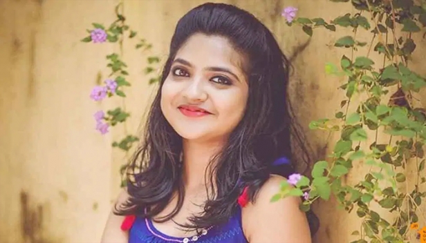 ഫേസ്ബുക്ക് അക്കൗണ്ട് ഹാക്ക് ചെയ്യപ്പെട്ടു; മോശം കമന്റുകളോ പോസ്റ്റുകളോ വേദനിപ്പിച്ചിട്ടുണ്ടെങ്കിൽ ക്ഷമ ചോദിക്കുന്നു: നന്ദന വർമ
