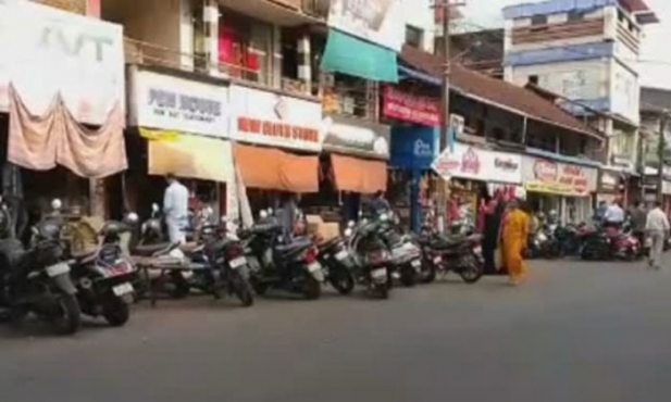 ക്വാർട്ടേഴ്സിൽ അനാശാസ്യം നടത്തിയ തളിപ്പറമ്പ് നഗരസഭാ ജീവനക്കാരനെതിരെ നടപടിയില്ലെന്ന് പരാതി; തുണയാകുന്നത് രാഷ്ട്രീയ ബന്ധങ്ങളെന്നും ആരോപണം
