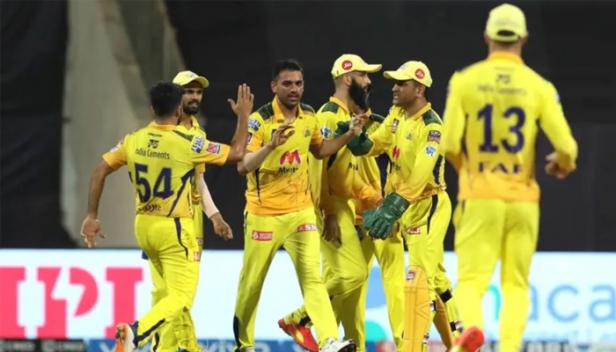 അർദ്ധസെഞ്ചുറികളുമായി ഡുപ്ലേസിയും ഋതുരാജും; ഓപ്പണർമാരുടെ മികവിൽ റൺമല തീർത്ത് ചെന്നൈ; 221 റൺസ് വിജയലക്ഷ്യം; കൊൽക്കത്ത ബാറ്റിങ് നിരയെ എറിഞ്ഞു വീഴ്ത്തി ദീപക് ചാഹർ; 31 റൺസിന് അഞ്ച് വിക്കറ്റ് നഷ്ടമായി
