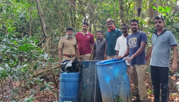 ഭൂതത്താൻ കെട്ട് അണക്കെട്ടിന്റെ സമീപത്തെ തുരുത്തുകളിൽ വ്യാജ ചാരായ റെയ്ഡ്; 600 ലിറ്റർ വാഷ് കണ്ടെത്തി നശിപ്പിച്ചു