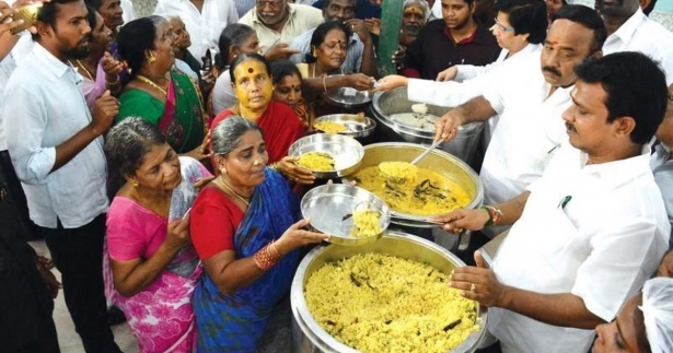 തെരഞ്ഞെടുപ്പ് ഫലത്തിന് പിന്നാലെ അമ്മ കാന്റീന് നേരെ അക്രമം; ഡിഎംകെ പ്രവർത്തകരെ പുറത്താക്കി സ്റ്റാലിൻ