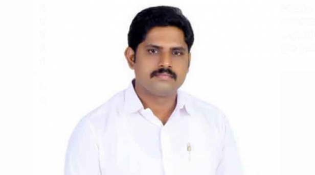 വാക്സിൻ വിതരണത്തിൽ ഇടതു സർക്കാരിന്റേത് ഇടുങ്ങിയ വാതിൽ നയമെന്ന് അഡ്വ രാഖേഷ് ഇടപ്പുര; പരമാവധി ജനങ്ങൾക്ക് യുദ്ധകാലാടിസ്ഥാനത്തിൽ വാക്സിൻ നൽകുക എന്നത് മാത്രമാണ് ശാശ്വതമായ പരിഹാരമെന്നും കെ എസ് സി സംസ്ഥാന പ്രസിഡന്റ്