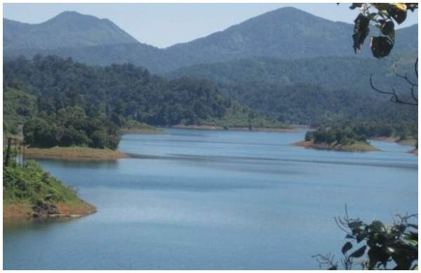 മൂഴിയാർ ഡാമിന് സമീപം ഉരുൾപൊട്ടൽ; ഷട്ടറുകൾ ഉയർത്തി, പമ്പാതീരത്ത് ജാഗ്രതാ നിർദ്ദേശം