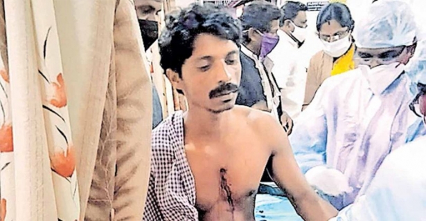 ഏലച്ചെടികൾക്കിടയിൽ അനക്കം കണ്ടു കാട്ടുപോത്താണെന്നു കരുതി വെടി ഉതിർത്തു; ഇടമലക്കുടിയിൽ വെടിയേറ്റ ആദിവാസി യുവാവ് അപകട നില തരണം ചെയ്തു; വെടിവച്ചയാൾക്കായി തിരച്ചിൽ ഊർജിതമാക്കി പൊലീസ്