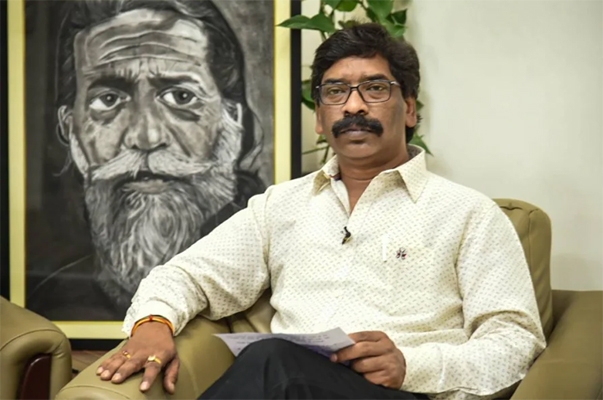 ഝാർഖണ്ഡിലും കോൺഗ്രസ്സ് എംഎൽഎമാരെ നോട്ടമിട്ട് ബിജെപി; സർക്കാറിനെ അട്ടിമറിക്കാൻ ശ്രമിച്ചെന്നാരോപിച്ച് മൂന്നുപേർ പിടിയിൽ; രണ്ട് സർക്കാറുദ്യോഗസ്ഥരും ഒരു മദ്യവിൽപ്പനക്കാരനെയും പിടികൂടിയത് വൻതുകയുൾപ്പടെ