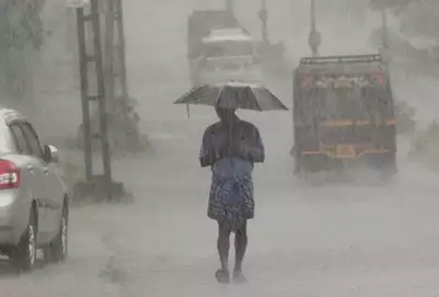 സംസ്ഥാനത്ത് വരുംദിവസങ്ങളിൽ ശക്തമായ മഴയ്ക്ക് സാധ്യത; ജില്ലകളിൽ യല്ലോ, ഓറഞ്ച് അലർട്ട്; മത്സ്യത്തൊഴിലാളികൾക്ക് മുന്നറിയിപ്പ്