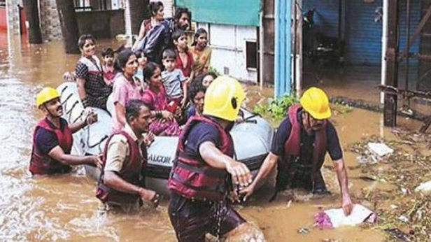 മഹാരാഷ്ട്രയെ തകർത്തെറിഞ്ഞ് മഴക്കെടുതി; 112 മരണം, കാണാതായത് നൂറോളം പേരെ; മഴയ്ക്ക് ശമനമുണ്ടെങ്കിലും പലയിടങ്ങളും ഇപ്പോഴും വെള്ളത്തിനടിയിൽ