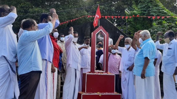 പണ്ഡിറ്റ് ജവഹർലാൽ നെഹറുവിനെ ചരിത്രത്തിൽ നിന്നും മാറ്റി അവിടെ സവർക്കറെ പ്രതിഷ്ഠിക്കാനാണ് ശ്രമം; ഹിന്ദുത്വ രാഷ്ട്രീയത്തിനായി റിസർച്ച് നടത്തുന്ന ഐ സി എച്ച് ആറിന്റെ പേര് മാറ്റണമെന്ന് എംവി ജയരാജൻ