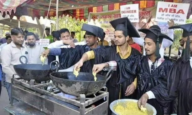 മോദിയുടെ ജന്മദിനം 'ദേശീയ തൊഴിലില്ലായ്മ ദിന'മായി ആചരിച്ച് യൂത്ത് കോൺഗ്രസ്; ട്വിറ്ററിൽ ട്രെൻഡിങ്ങായി 'ദേശീയ തൊഴിലില്ലായ്മ ദിനം' ഹാഷ്ടാഗ്; ദിനാചരണ ഭാഗമായി ദേശവ്യാപക പ്രതിഷേധങ്ങൾ