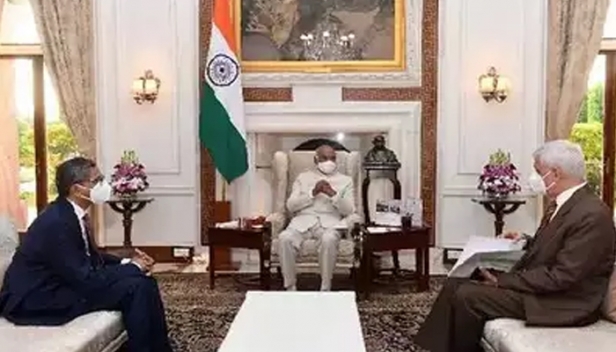 സുപ്രീംകോടതി ചീഫ് ജസ്റ്റിസ് എൻവി രമണയും ജസ്റ്റിസ് യു. യു ലളിതും രാഷ്ട്രപതിയുമായി കൂടിക്കാഴ്ച നടത്തി