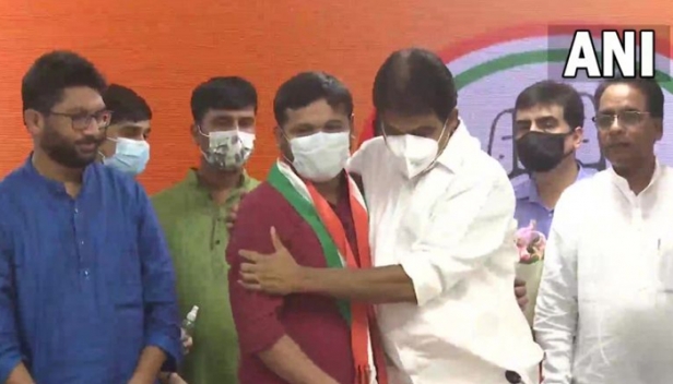 കോൺഗ്രസ് ഇന്ത്യയുടെ ചരിത്രം പേറുന്ന പാർട്ടി; ബിജെപിയെ എതിർക്കാൻ മറ്റാർക്കും കഴിയില്ലെന്ന് കനയ്യ; രാജ്യത്തെ രക്ഷിക്കാൻ കോൺഗ്രസിനെ കഴിയു; ബിജെപിയെ തൂത്തെറിയുമെന്നും ജിഗ്നേഷ് മേവാനി