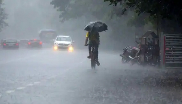 സംസ്ഥാനത്ത് രണ്ടു ദിവസം കൂടി അതിതീവ്ര മഴയ്ക്ക് സാധ്യത; ആറ് ജില്ലകളിൽ രണ്ടുദിവസം ഓറഞ്ച് അലർട്ട്; അഞ്ചുജില്ലകളിൽ യെല്ലോ അലർട്ടും