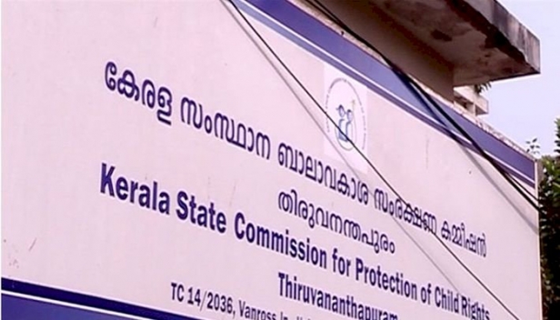 സ്കൂളുകളിലെ കോവിഡ് ചികിത്സാ കേന്ദ്രങ്ങൾ മാറ്റണം; അണുനശീകരണം നടത്തി അധികൃതർക്ക് ഒരാഴ്ചക്കുള്ളിൽ കൈമാറണം എന്ന് ബാലാവകാശ കമ്മീഷൻ