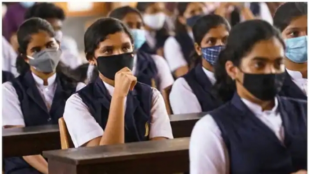 സംസ്ഥാനത്തെ കോളേജുകൾക്ക് നാളെയും മറ്റന്നാളും അവധി; പ്ലസ് വൺ പരീക്ഷകൾക്കൊപ്പം വിവിധ സർവകലാശാലകൾ പരീക്ഷകളും മാറ്റി