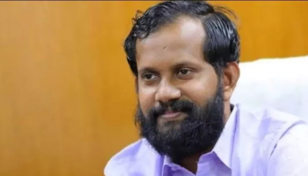 അമ്മ അറിയാതെ കുഞ്ഞിനെ ദത്ത് നൽകൽ: നിയമ നടപടികൾ തുടരട്ടെ; പരസ്യ പ്രതികരണത്തിനില്ലെന്ന് ഷിജു ഖാൻ