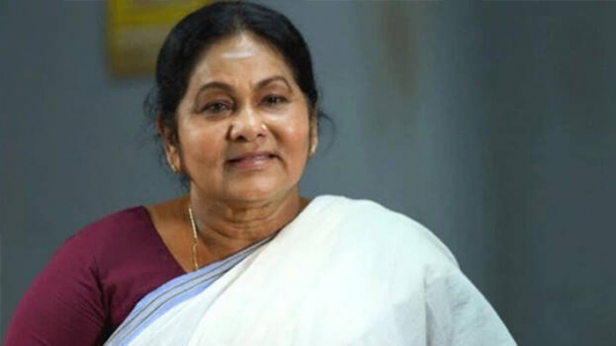 ഓർമ്മയിൽ നിന്നിറങ്ങി മലയാളത്തിന്റെ മഹാനടി ഇനി മകനൊപ്പം എറണാകുളത്ത്; കെ പി എ സി ലളിതയെ മകനൊപ്പം മാറ്റിയത് സംസാരമില്ലാത്തതും ആരെയും തിരിച്ചറിയാൻ കഴിയാത്തതും കൊണ്ട്
