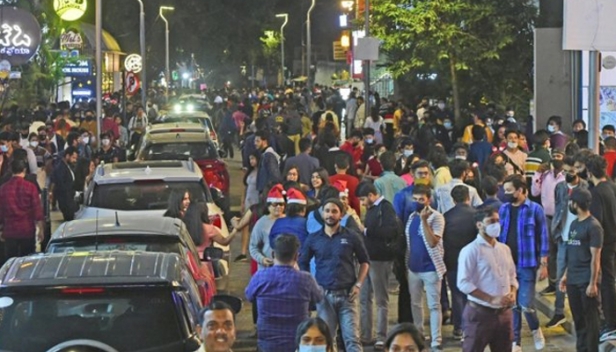 അയൽ സംസ്ഥാനങ്ങളിലും സ്ഥിതി രൂക്ഷം; കർണാടകയിൽ പ്രതിദിന രോഗബാധിതർ 41,000 പിന്നിട്ടു; തമിഴ്നാട്ടിൽ 23,888 പേർ