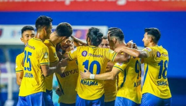 കോവിഡിൽ വലഞ്ഞ് കേരള ബ്ലാസ്റ്റേഴ്സ്; താരങ്ങൾക്ക് രോഗബാധ; കളിക്കാൻ ആളില്ല; വ്യാഴാഴ്ച എ ടി കെയ്ക്ക് എതിരെയുള്ള മത്സരം മാറ്റിവച്ചു