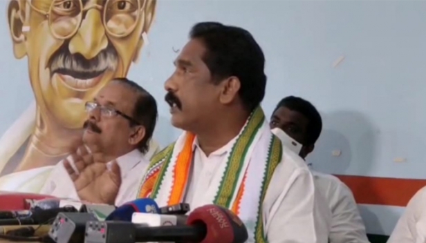 മാന്യത ഉണ്ടെങ്കിൽ എം വി ജയരാജൻ മോഷണ മുതൽ തിരിച്ചു നൽകണം; മനേഷ് കൊറ്റാളിയുടെ മാല മോഷ്ടിച്ചെന്ന ആരോപണത്തിൽ ഡിസിസി പ്രസിഡന്റ് മാർട്ടിൻ ജോർജ്