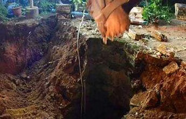 14 മണിക്കൂർ നീണ്ട രക്ഷാപ്രവർത്തനം വിഫലം; കൊല്ലത്ത് മണ്ണിടിഞ്ഞ് വീണ് കിണറിലകപ്പെട്ട തൊഴിലാളി മരിച്ചു; മരണപ്പെട്ടത് ഏഴുകോൺ സ്വദേശി