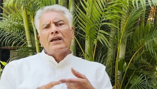 ചിന്തൻ ശിബിരത്തിനിടെയിലും കോൺഗ്രസിൽ കൊഴിഞ്ഞുപോക്ക്; പാർട്ടി വിട്ട് പഞ്ചാബ് മുൻ അധ്യക്ഷൻ സുനിൽ ഝാക്കർ; നീക്കം, അച്ചടക്ക നടപടി തുടരുന്നതിനിടെ; വേർപിരിയൽ സമ്മാനമെന്ന് പ്രതികരണം