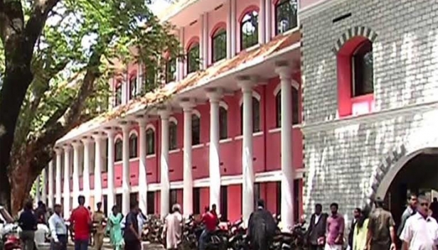 ജോലി വാഗ്ദാനം ചെയ്ത് പീഡനവും സ്വർണ്ണ തട്ടിപ്പും നടത്തിയ കേസിൽ കുറ്റപത്രം; തട്ടിപ്പിന് കളം ഒരുക്കിയത് ഒ എൽ എക്സ് മുഖേന ജോലിക്കാരെ ആവശ്യമുണ്ടെന്ന് വ്യാജ പരസ്യം ചെയ്ത്