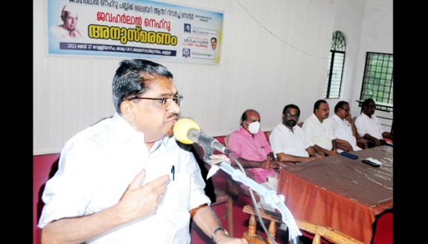 വർഗീയ ശക്തികൾ നെഹ്രുവിന്റെ മതേതര ആശയങ്ങളെ ഭയപ്പെടുന്നു; ജനാധിപത്യ മതേതര ഇന്ത്യയ്ക്കായി കോൺഗ്രസ് അടക്കമുള്ള പാർട്ടികൾ ഒന്നിച്ച് നിൽക്കണം എന്നും വി എം സുധീരൻ