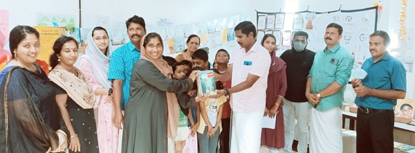 പി എസ് പിടിഎം അർത്തിയിൽ സ്കൂൾ വായന പക്ഷാചരണത്തിന്റെ ഭാഗമായി മിഴി ഗ്രന്ഥശാലയുടെ നേതൃത്വത്തിൽ പുസ്തക പ്രദർശനം സംഘടിപ്പിച്ചു
