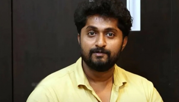 അമേരിക്കയിൽ നിന്നും വന്ന സായിപ്പൊന്നുമല്ല; ഞാനും മലബാറുകാരനാണ്; കോഴിക്കോട്ടുകാരുടെ മുഴുവൻ തെറിയും കേൾക്കേണ്ട അവസ്ഥയായി: തിരുവമ്പാടി വിഷയത്തിൽ വിശദീകരണവുമായി ധ്യാൻ ശ്രീനിവാസൻ