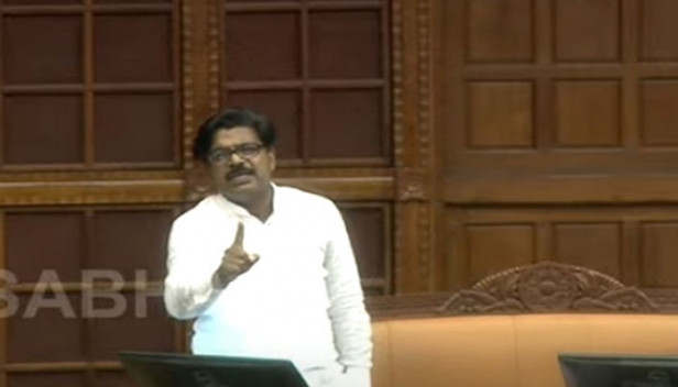 സ്വപ്ന സുരേഷിനെ നിയമിച്ചത് പിഡബ്ല്യുസി; കമ്പനി ഡയറക്ടർ ജേക് ബാലകുമാർ തനിക്ക് മെന്ററെ പോലെയെന്ന് മകൾ വീണ കുറിച്ചത് മുഖ്യമന്ത്രിക്ക് നിഷേധിക്കാൻ കഴിയുമോ? ക്ലിഫ് ഹൗസിൽ സ്വപ്ന നിത്യ സന്ദർശകയാണെന്ന കാര്യം നിഷേധിക്കാൻ കഴിയുമോ എന്നും മാത്യു കുഴൽനാടൻ