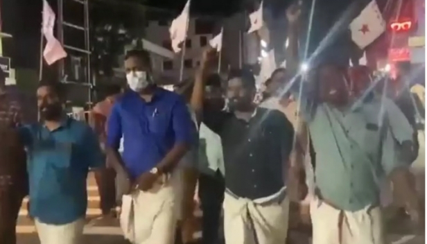 'കൃപേഷിനെ അരിഞ്ഞു തള്ളിയ പൊന്നരിവാൾ അറബിക്കടലിൽ എറിഞ്ഞിട്ടില്ല, ആ പൊന്നരിവാൾ തുരുമ്പെടുത്ത് പോയിട്ടില്ല': മണ്ണാർക്കാട്ടെ ഡിവൈഎഫ്ഐയുടെ പ്രകോപന മുദ്രാവാക്യത്തിന് എതിരെ കേസ്