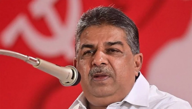 ഭരണഘടനയെ തള്ളിപ്പറഞ്ഞ മന്ത്രിക്കെതിരെ ഗവർണർ നടപടി സ്വീകരിക്കണം; സജി ചെറിയാനെതിരെ ലോയേഴ്സ് ഫോറത്തിന്റെ പരാതി