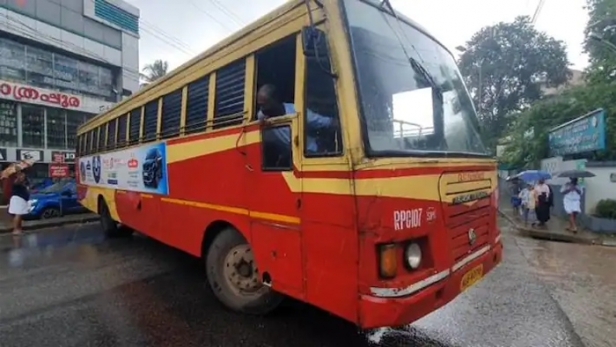 കെഎസ്ആർടിസി ബസിലെ യാത്രക്കാരിയെ വിരട്ടി കവർച്ച ശ്രമം;നാടോടി സ്ത്രീകൾ പിടിയിൽ; അറസ്റ്റിലായത് ചെന്നൈ സ്വദേശികൾ