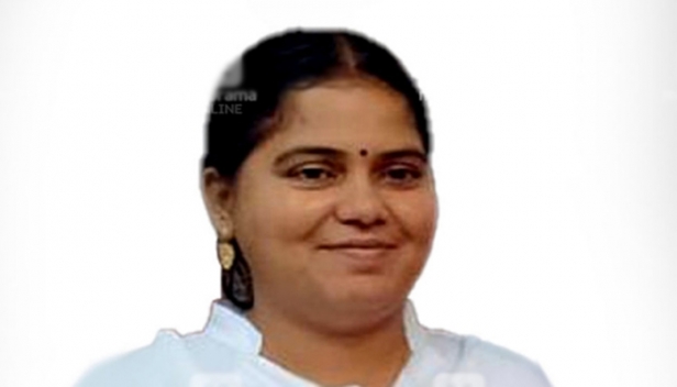 ഡ്യൂട്ടിക്കിടെ ട്രെയിനിലെ ഗാർഡ് ട്രാക്കിൽ വീണ് മരിച്ചു; മരണ വിവരം അറിയുന്നത് ഗാർഡിന്റെ സിഗ്നൽ ലഭിക്കാത്തതിനെ തുടർന്ന് ലോക്കോ പൈലറ്റ് ട്രെയിൻ നിർത്തി അറിയിച്ചതിനെ തുടർന്ന് നടത്തിയ പരിശോധയിൽ