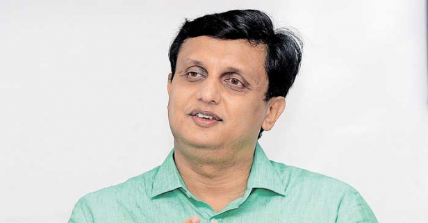 റോഡ് പരിശോധിക്കാൻ ഐഎഎസ് ഉദ്യോഗസ്ഥർ; ഫീൽഡിൽ കൂടുതൽ ഇടപെട്ട് പ്രശ്നങ്ങൾ തിരിച്ചറിഞ്ഞ് റിപ്പോർട്ട് സമർപ്പിക്കണം: മന്ത്രി മുഹമ്മദ് റിയാസ്