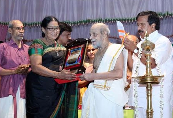 മണ്ണാറശാല ആയില്യം ഉത്സവത്തിന് തുടക്കമായി; കലാമണ്ഡലം ക്ഷേമാവതിക്ക് ശ്രീ നാഗരാജ പുരസ്കാരം സമ്മാനിച്ചു