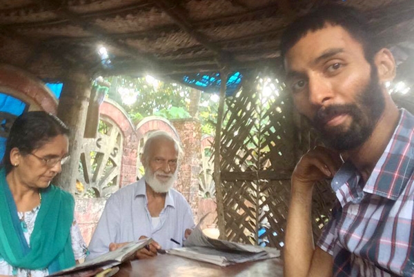 വിവാഹവാർഷിക ദിനത്തിൽ അച്ഛനനമ്മമാർക്കു സ്നേഹസമ്മാനം ഒരുക്കി നടൻ ജിഷ്ണു; നടനും മാതാപിതാക്കളും ചായ കുടിക്കാൻ തട്ടുകടയിൽ ഇരിക്കുന്ന ചിത്രം ഫേസ്ബുക്കിൽ