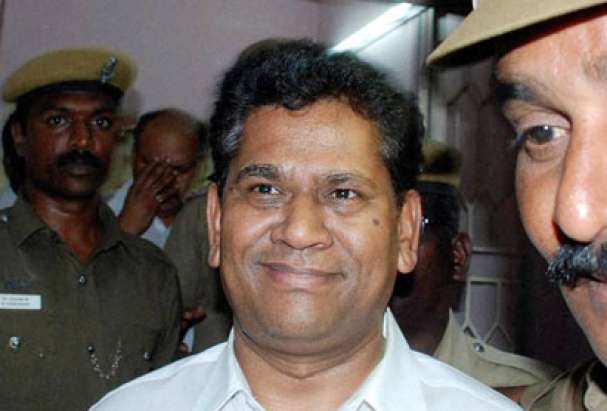 സ്വന്തം പ്രസ്സിൽ അച്ചടിച്ച് സമ്മാനം ഇല്ലാതെ ലോട്ടറി വിറ്റ് കോടികൾ സമ്പാദിച്ചത് വെറുതേയായി; സാന്റിയാഗോ മാർട്ടിന്റെ 400 കോടി കണ്ട് കെട്ടാൻ നടപടികൾ തുടങ്ങി; എല്ലാ പഴുതുകളും അടഞ്ഞപ്പോൾ എൻഫോഴ്സ്മെന്റ് ഡയറക്ടറേറ്റിന്റെ ഇടപെടൽ